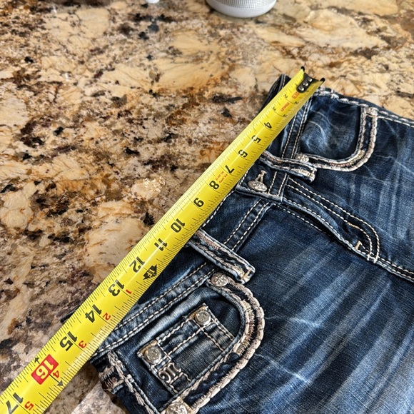 MISS ME BUCKLE MID CURVY STRETCH Denim shorts frayed hem Size 26 - Picture 6 of 8